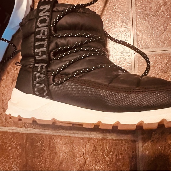 Northface Booties Size 8 - Picture 3 of 5